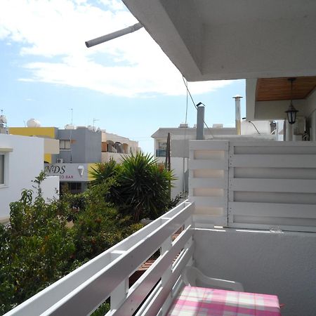 Sunshine Apts, Two Bedroom , Free Internet, No 3 Ajía Nápa Kültér fotó