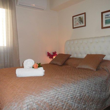 Sunshine Apts, Two Bedroom , Free Internet, No 3 Ajía Nápa Kültér fotó