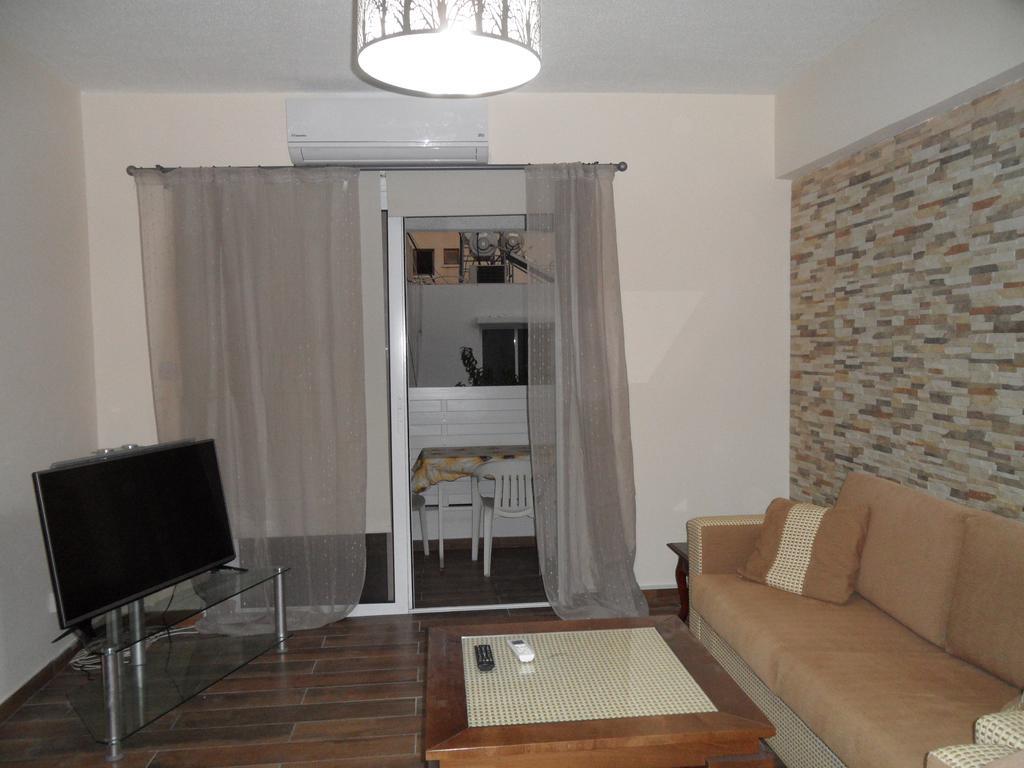 Sunshine Apts, Two Bedroom , Free Internet, No 3 Ajía Nápa Kültér fotó