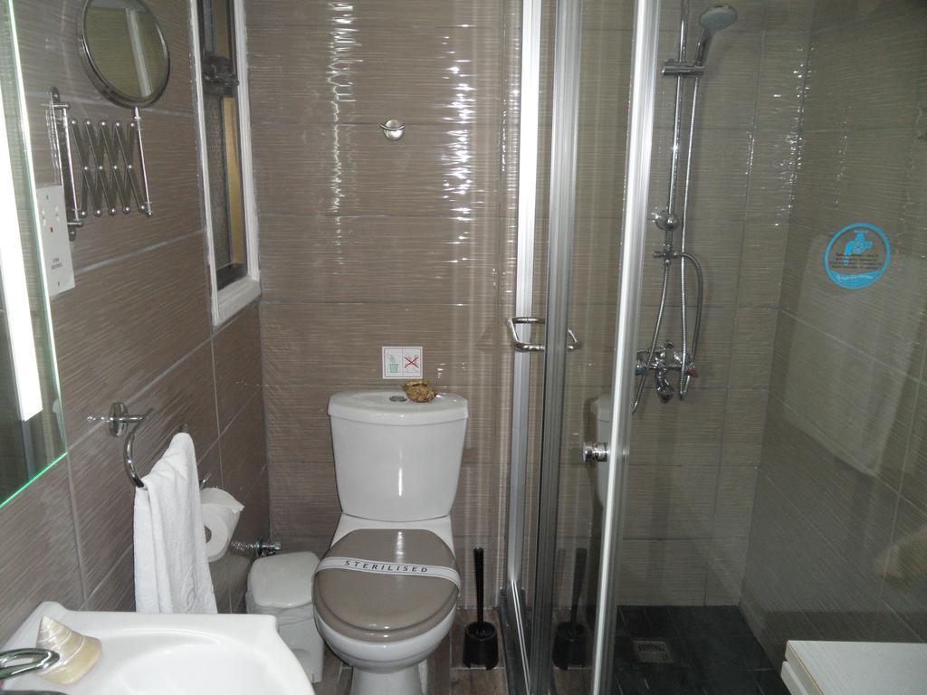 Sunshine Apts, Two Bedroom , Free Internet, No 3 Ajía Nápa Kültér fotó