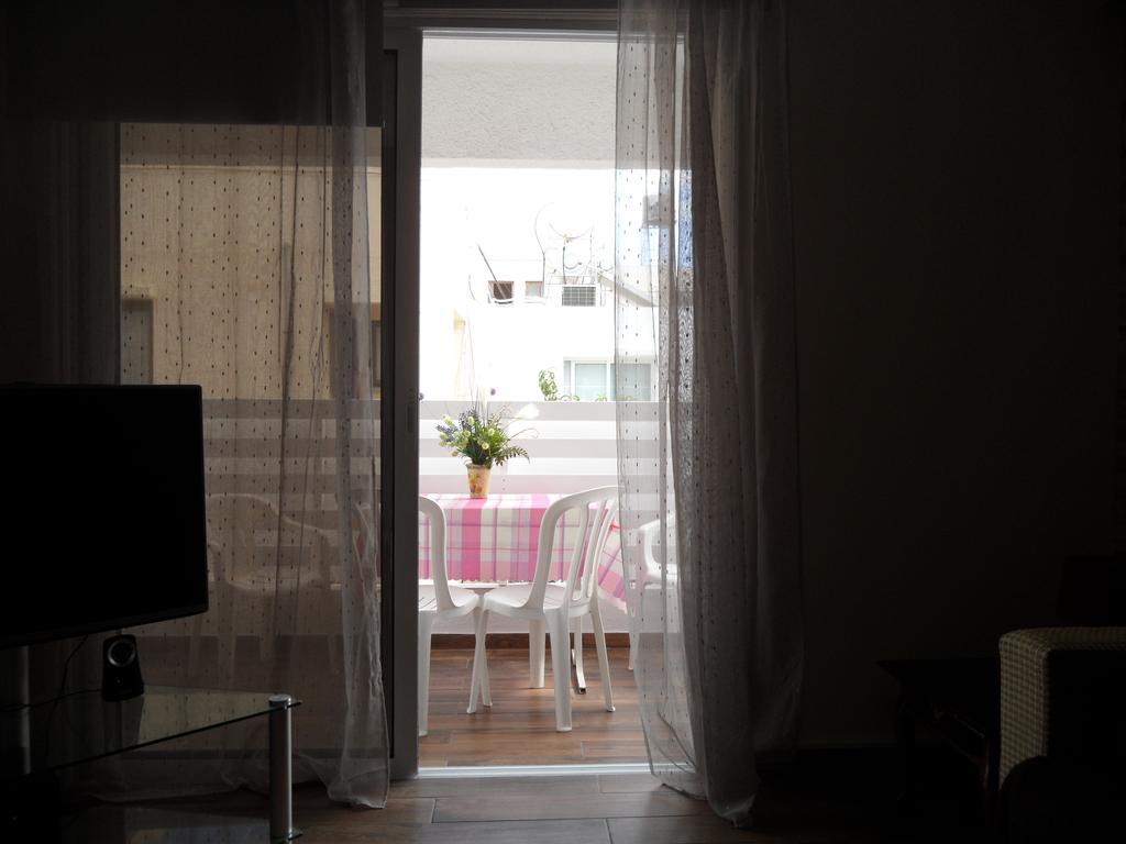 Sunshine Apts, Two Bedroom , Free Internet, No 3 Ajía Nápa Kültér fotó