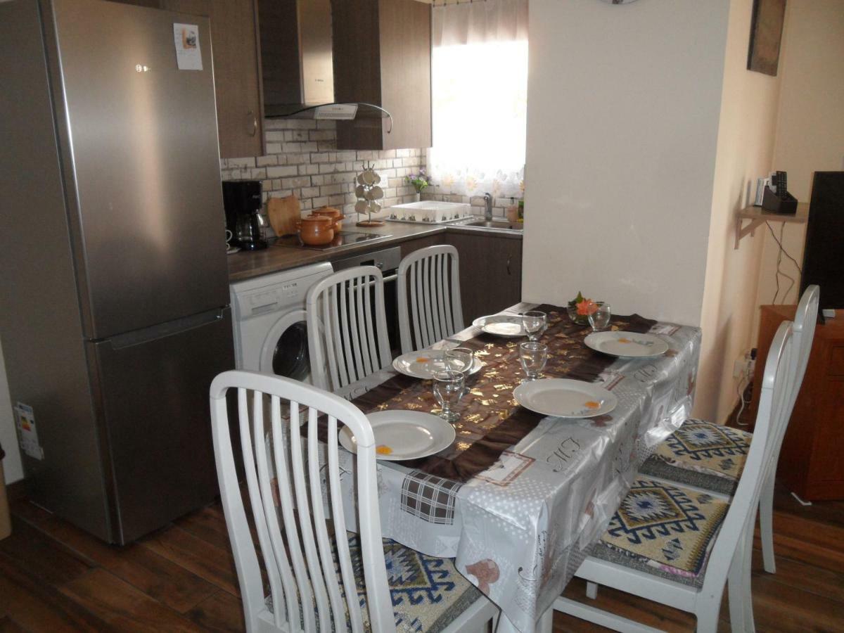 Sunshine Apts, Two Bedroom , Free Internet, No 3 Ajía Nápa Kültér fotó