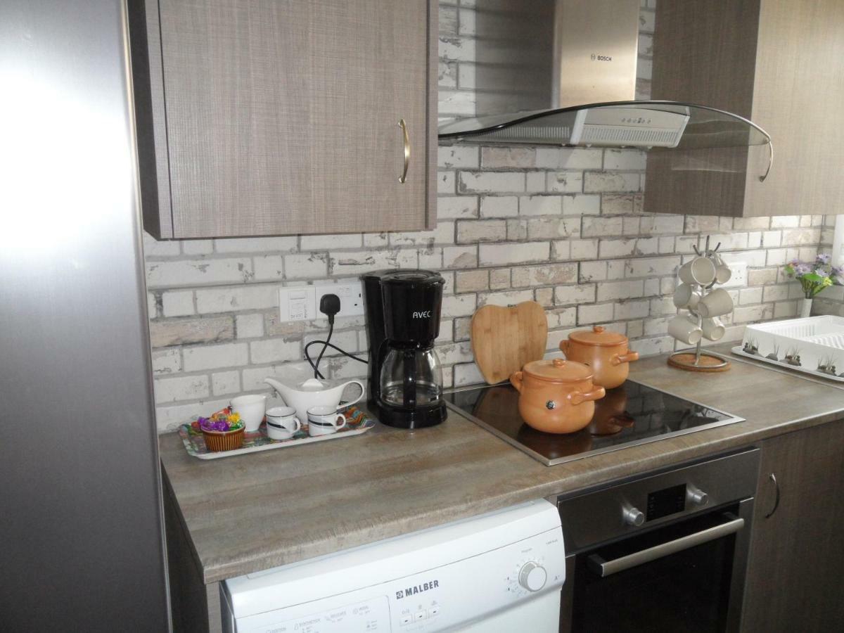 Sunshine Apts, Two Bedroom , Free Internet, No 3 Ajía Nápa Kültér fotó