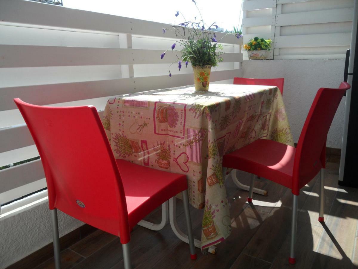 Sunshine Apts, Two Bedroom , Free Internet, No 3 Ajía Nápa Kültér fotó