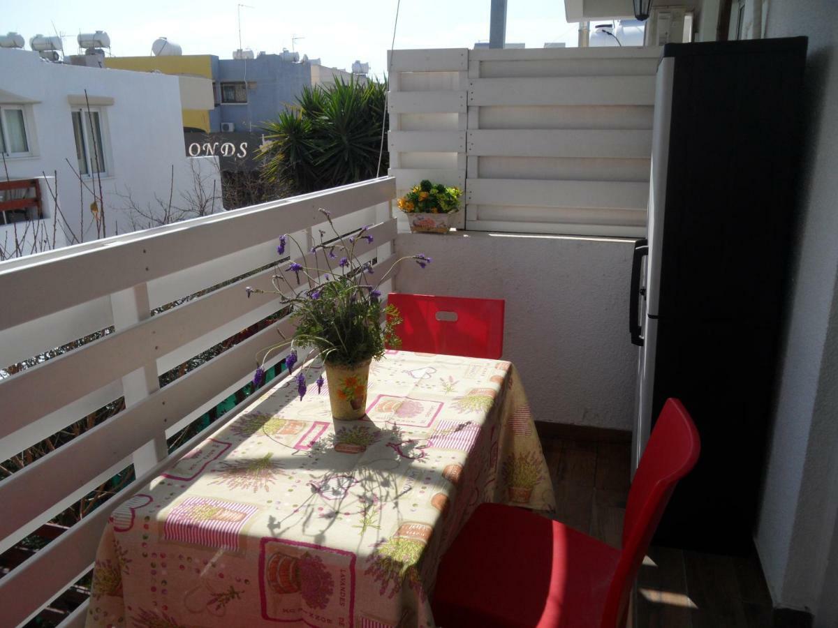 Sunshine Apts, Two Bedroom , Free Internet, No 3 Ajía Nápa Kültér fotó